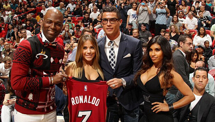 C罗也追星 放假到迈阿密围观NBA赛事