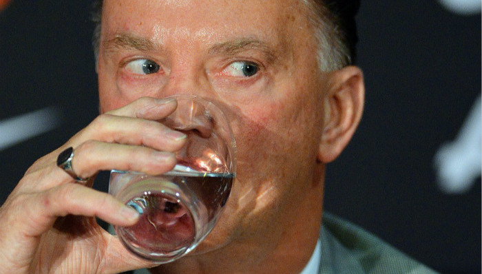 【每日体坛金句】范加尔大闹发布会 希丁克要蓝军球员“好好照照镜子”