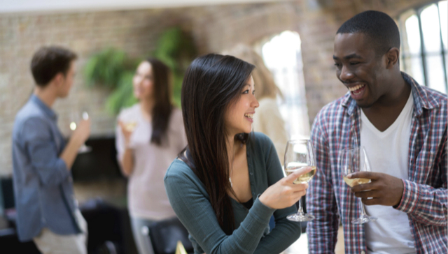 你会聊天吗？这八条建议让你在职场变成社交高手