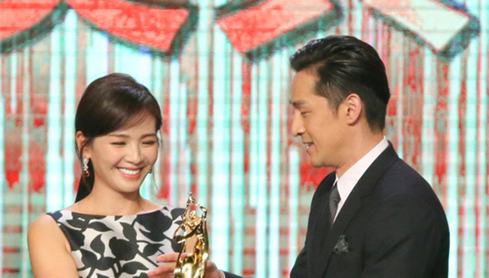 陈宝国获飞天奖视帝 刘涛为胡歌颁奖再度同框
