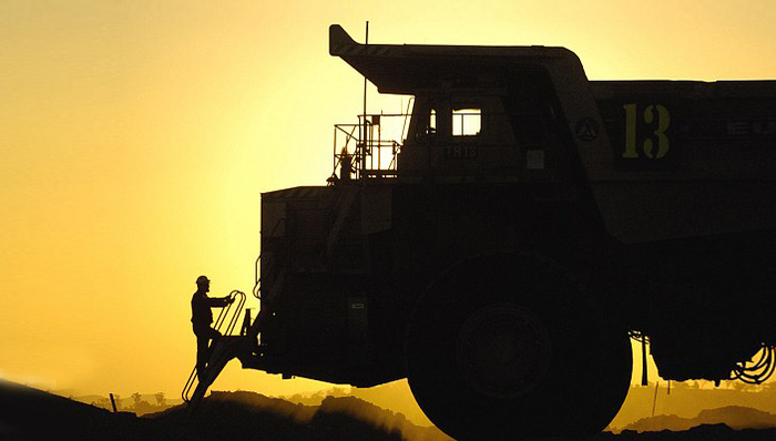 德国工地上的“猛兽”：车轮独立悬浮、360°原地转向