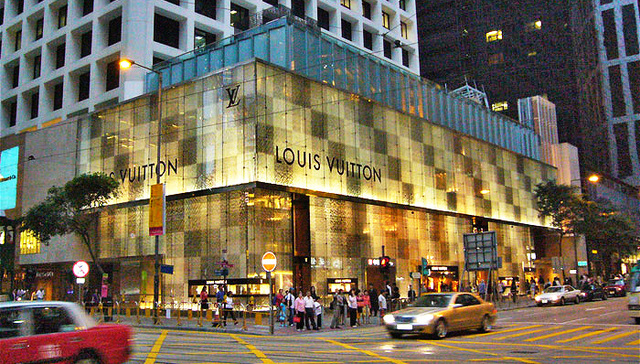 全球市值最高的服饰公司是谁？