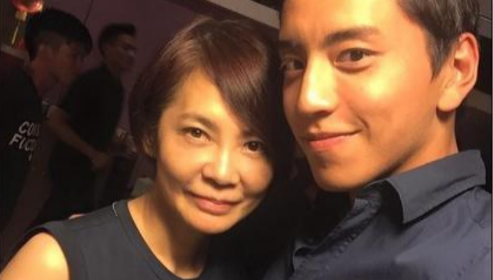 夜观星象| 承认新欢，胡歌谈薛佳凝落泪；不满东家，王大陆起诉柴智屏