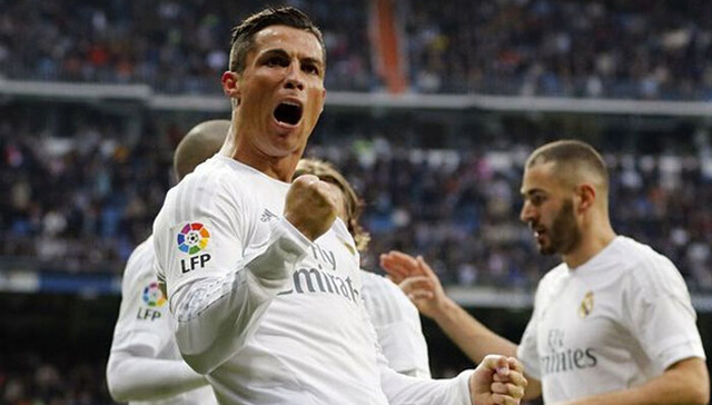 【视频】亲爹干事？ C罗认真地在任意球比拼中击败了儿子