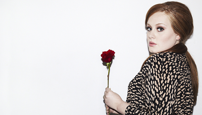 阿黛尔晒出搞笑健身照片 表情痛苦不堪