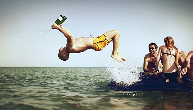 大牌啤酒公司们正变着法儿的要把自家产品卖给讨厌啤酒的人​