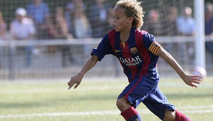 12岁的哈维？切尔西正在追逐一名巴萨正太