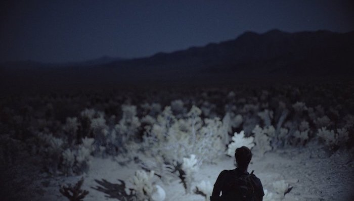 万籁俱静时，这个画家画出了月光下沙漠的作品