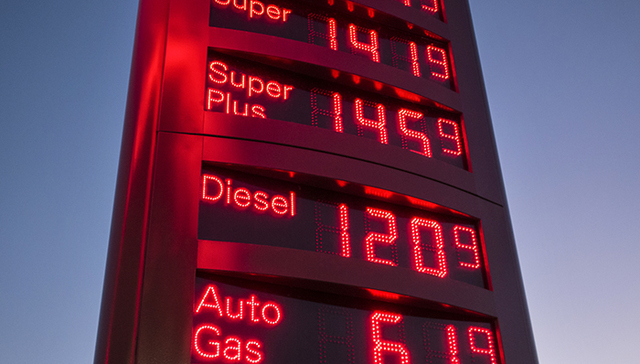 巴菲特继续逆市增持石油股