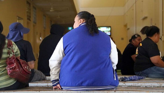 这种肥腻的羊肉是如何慢慢杀死汤加人的？