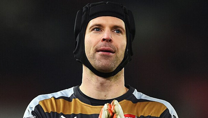 切赫是枪手的！阿迪达斯在赛前误将其守门员手套送去了切尔西