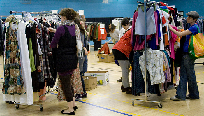 你以为家里的旧衣服捐出后就能找到第二春？