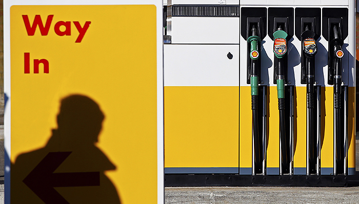 美油暴跌至26美元创13年新低