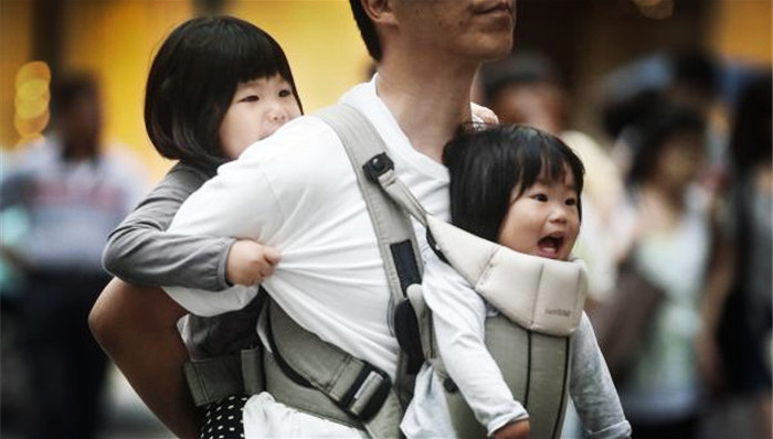 上海市政协十二届四次会议,全面两孩政策，两孩配套政策,政协委员,政协提案,托育,妇幼保健