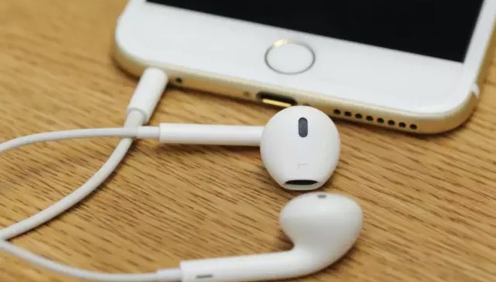 【极客公园】如果 iPhone 7 没有耳机插孔，我们该怎么听歌？