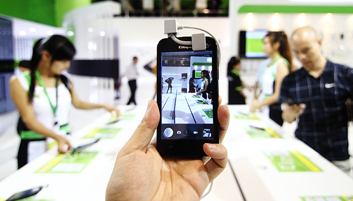 酷派集团宣布增发新股融资7亿港元,乐视创始人贾跃亭等参与认购