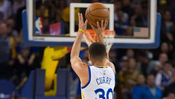 NBA三分球进化史：从“骗人的伎俩”到“斯蒂芬·库里”