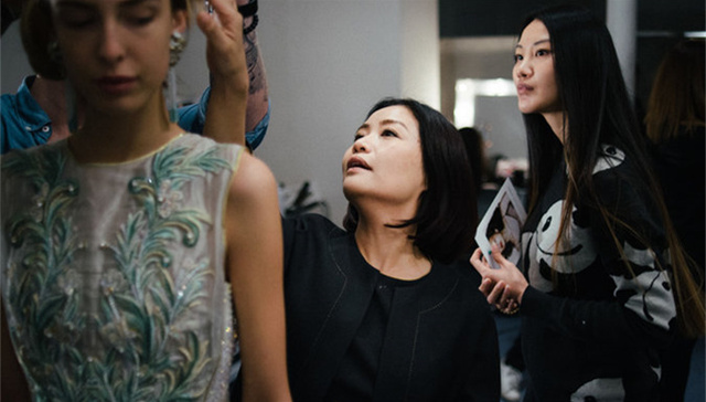 【纽约时报】从童装设计师到登上巴黎高定秀场 郭培花了三十年