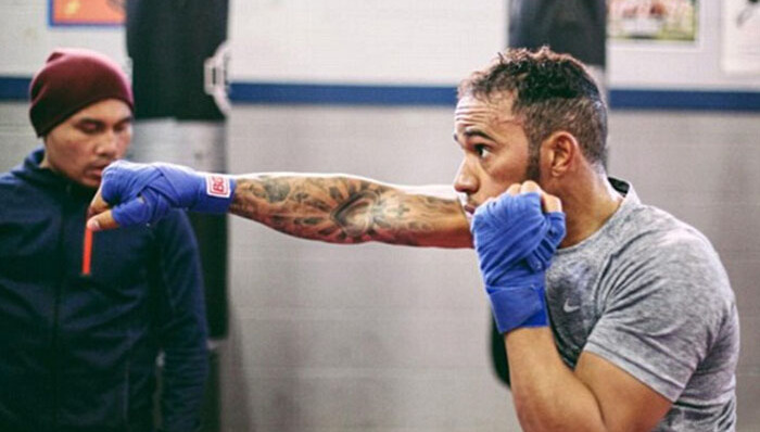 F1新车还没发布 但汉密尔顿已经练起了拳击备战