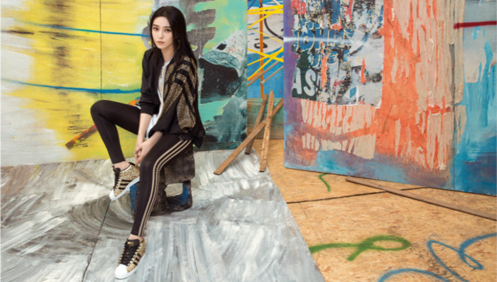 阿迪达斯,,耐克