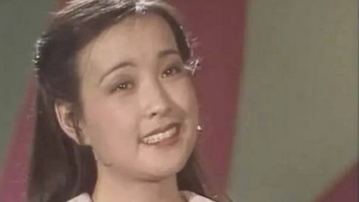 绝版！大腕儿们第一次上春晚的青涩照，你见过吗？