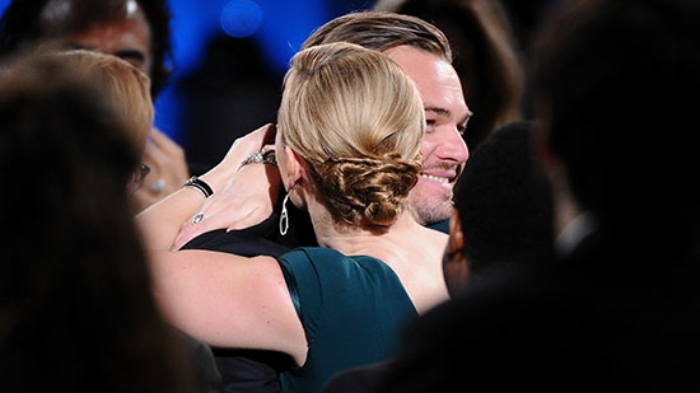 “杰克”莱昂纳多再封影帝 罗丝相拥庆祝