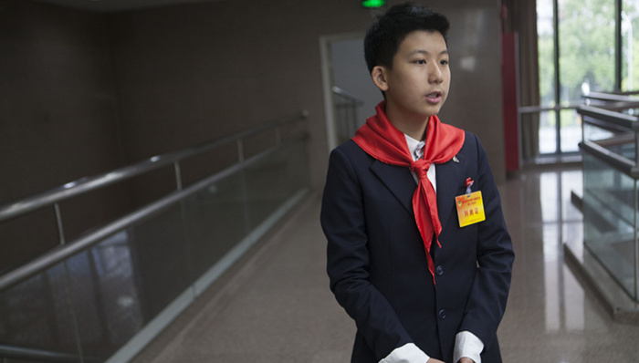 深圳,初中生,名牌西装,北京,中小学,寒暑假,呼格案,陈满案