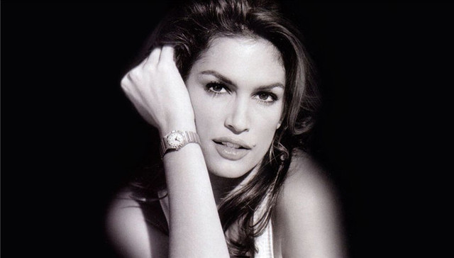 辛蒂•克劳馥反悔50岁退出模特行业但事业重心会转移