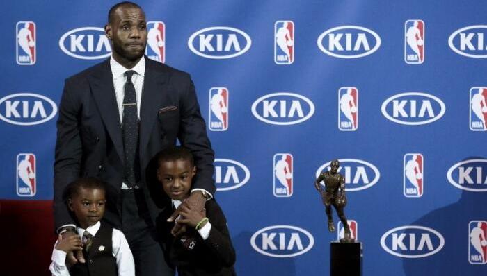 【视频】虎父无犬子 小詹姆斯和小韦德也在逐渐“统治”球场