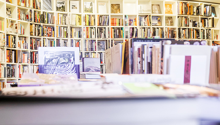 亚马逊开300家实体书店