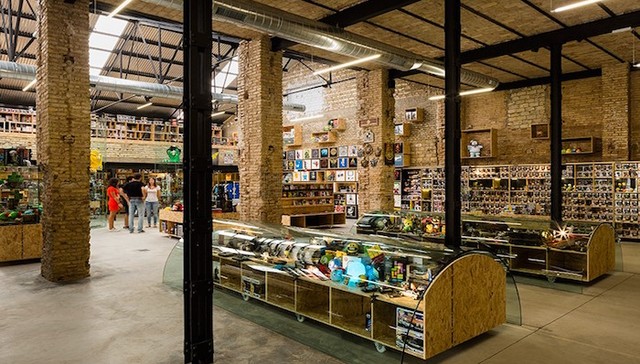 漫画店开成这样 二次元少年们能不心跳加速吗？