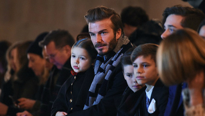 情人节，贝克汉姆一家出门虐狗