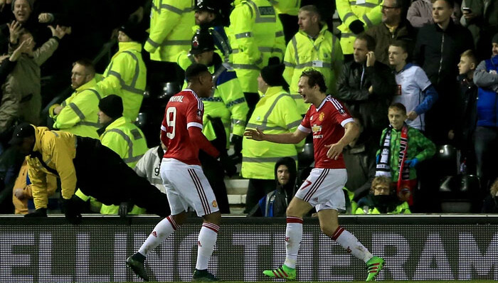 损坏了300多个客场球迷座位 曼联队遭德比郡索赔