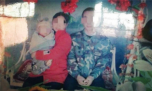 死者刘某某生前与丈夫的合影