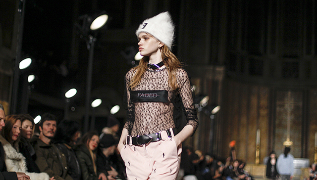 忘掉蓬蓬裙和蕾丝边吧 坏女孩装扮才是终极的减龄