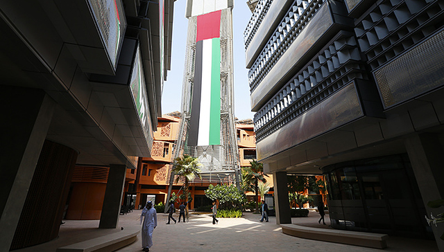 “零碳”城市马斯达尔成鬼城