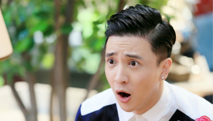 夜观星象|萨顶顶拿反话筒假唱无奈自黑，薛之谦误把直播当录播一脸懵