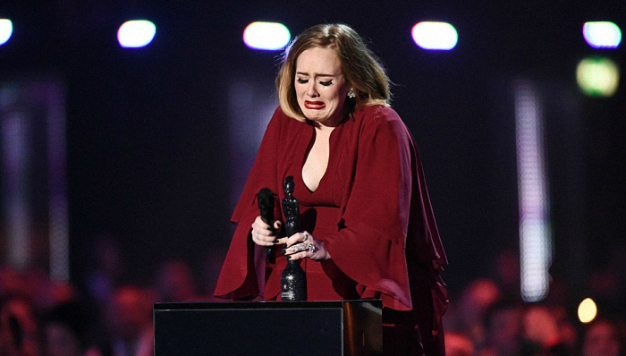 全英音乐奖：阿黛尔横扫四大重头奖项 贾斯汀·比伯获认可