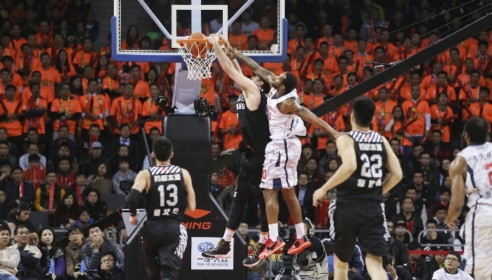 CBA季后赛半决赛首战：辽宁客场加时险胜广东 总比分1-0领先