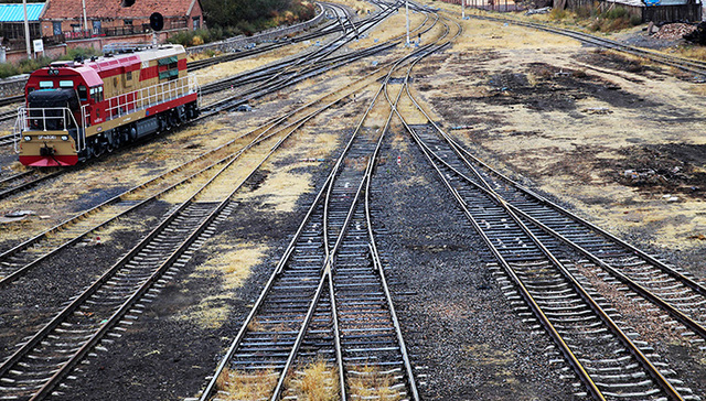 首趟“中俄”国际货运班列开行
