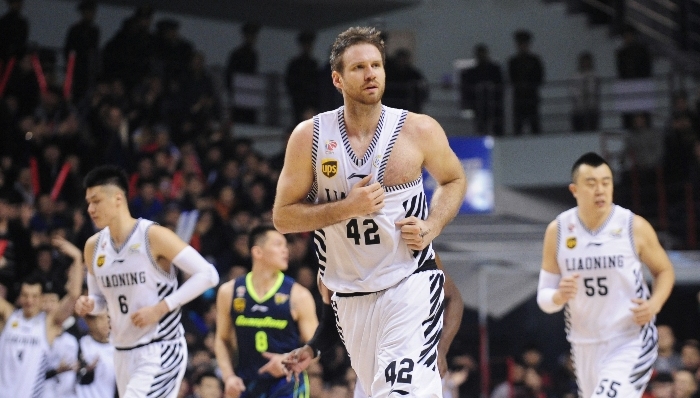 CBA季后赛半决赛：华南虎难奈东北虎 辽宁再擒广东夺赛点