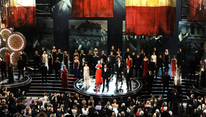 这些永恒的奥斯卡明星与年轻的自己的合影