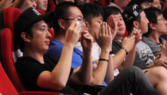 晨间资讯|华谊兄弟认购英雄互娱 爱奇艺与环球音乐达成付费音乐合作