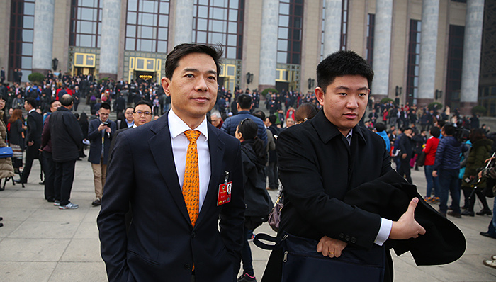 李彦宏提案建议解决航班延误问题