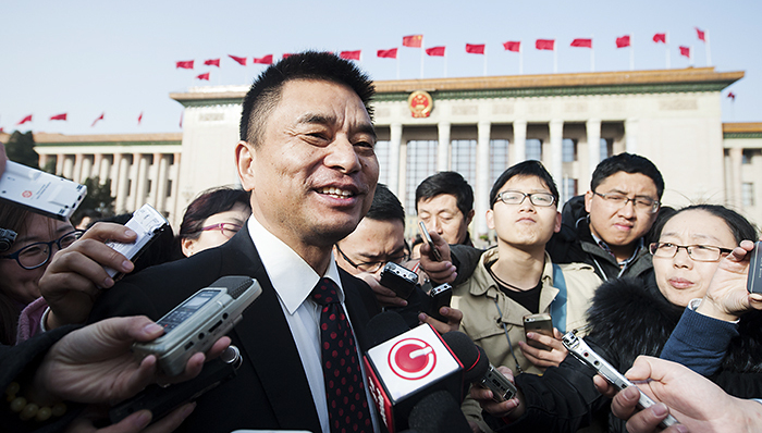 刘永好在两会,两会声音,现在是传统企业走出去的好时机