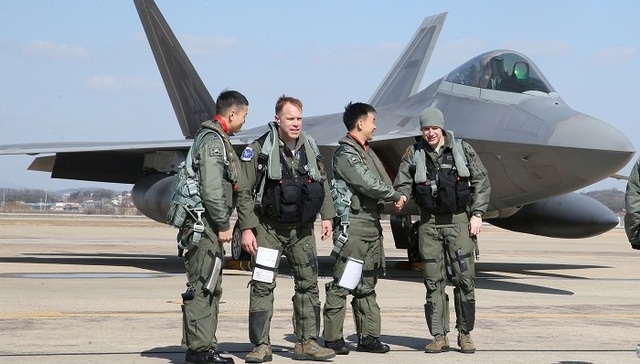 美韩30万军队举行两国最大联合军演 演练科目露骨