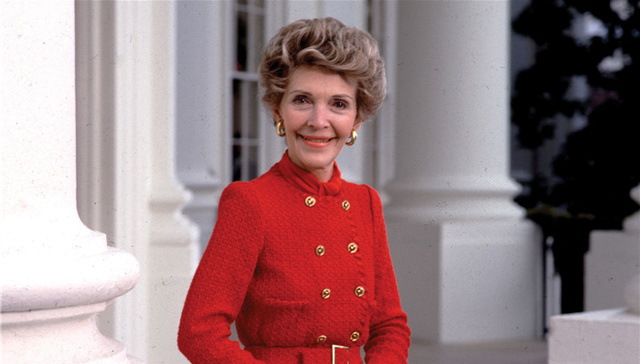 作为最会穿衣的美国第一夫人  南希·里根留下过这些照片