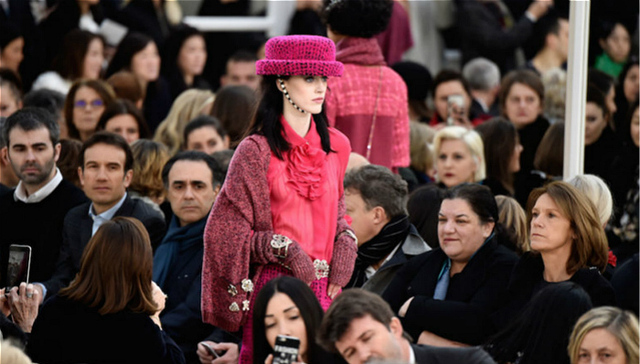【巴黎时装周】Chanel 带你回到昔日高级定制沙龙