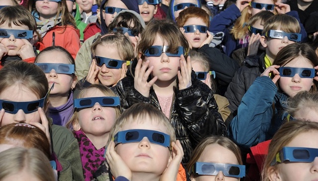 今天上演的日全食奇观 你想知道的都在这里