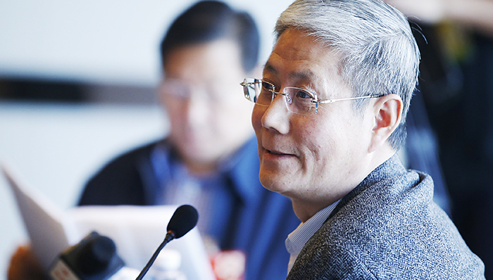 华润傅育宁发声支持万科